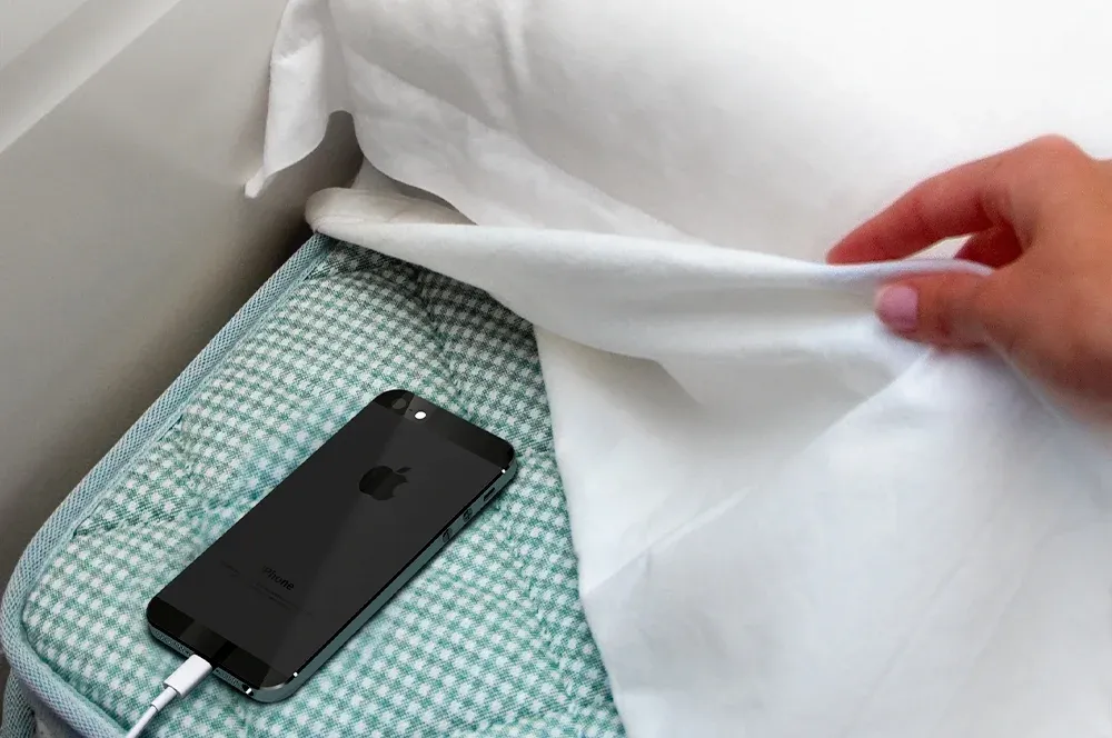Así se debe colocar el smartphone al usar la aplicación Sleep Cycle