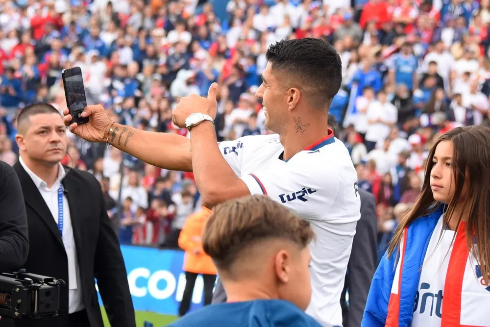 Suárez y un saludo para las redes