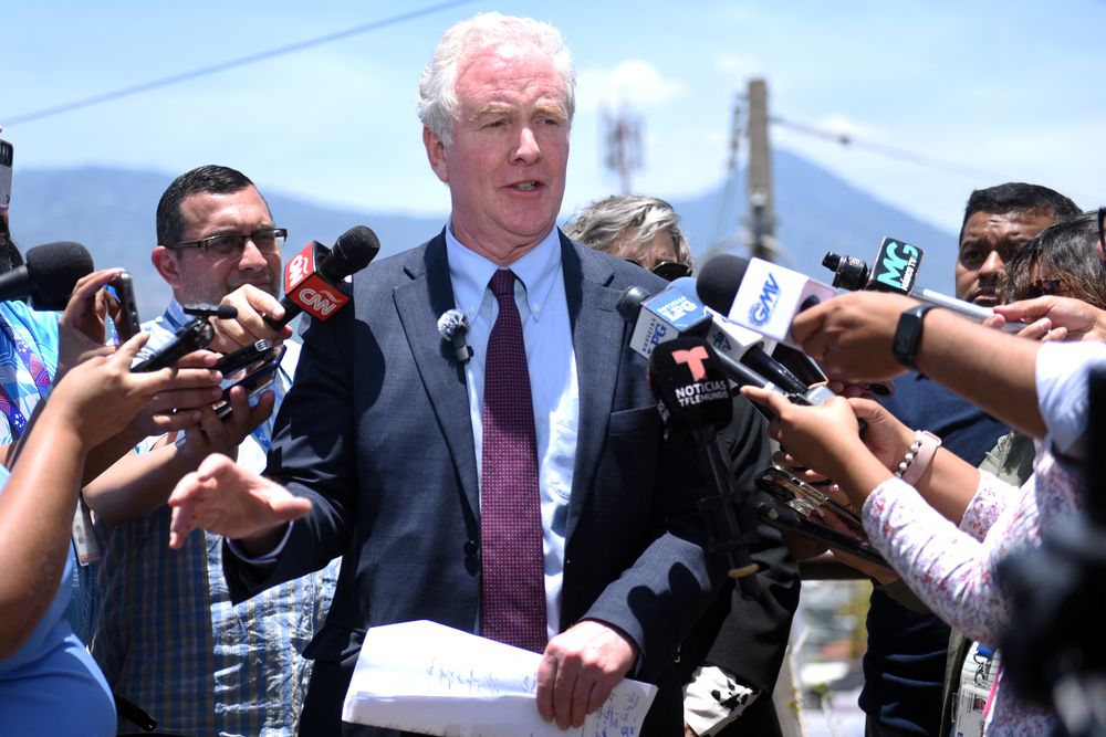El senador Van Hollen en El Salvador