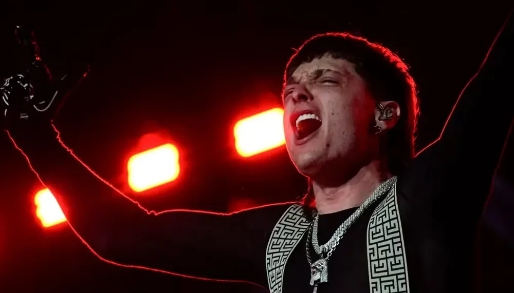 Peso Pluma demostró su cariño a Nicki Nicole con un emblema argentino