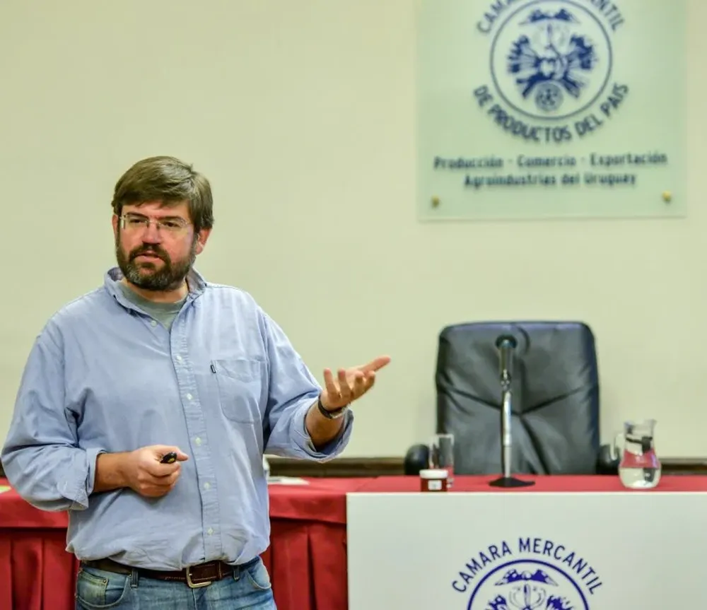 Santiago Poggio disertó en la Cámara Mercantil