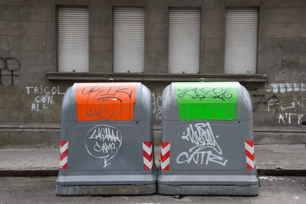 Contenedores para reciclaje y basura