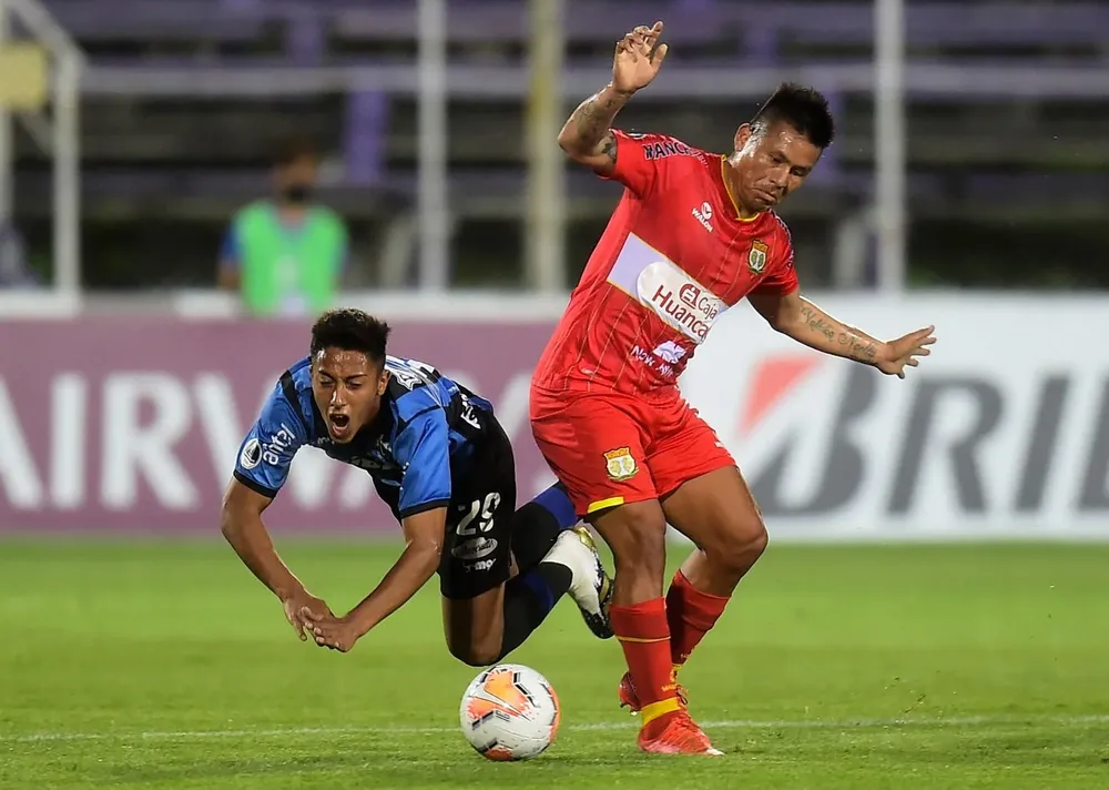 Ocampo sigue a Carmona