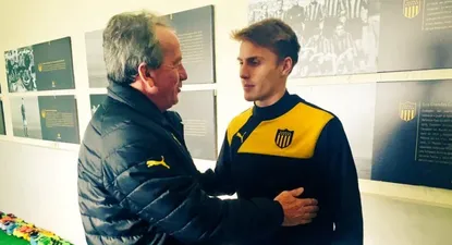 Hinchas cargan a Bressan por la eliminación de Gremio y recuerdan otros fallas