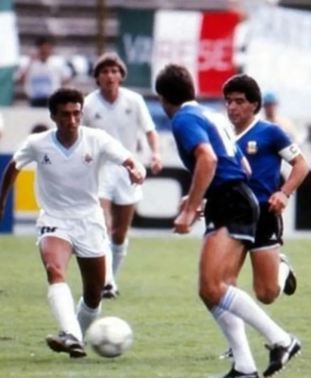 Con la selección ante Argentina y Maradona en 1986