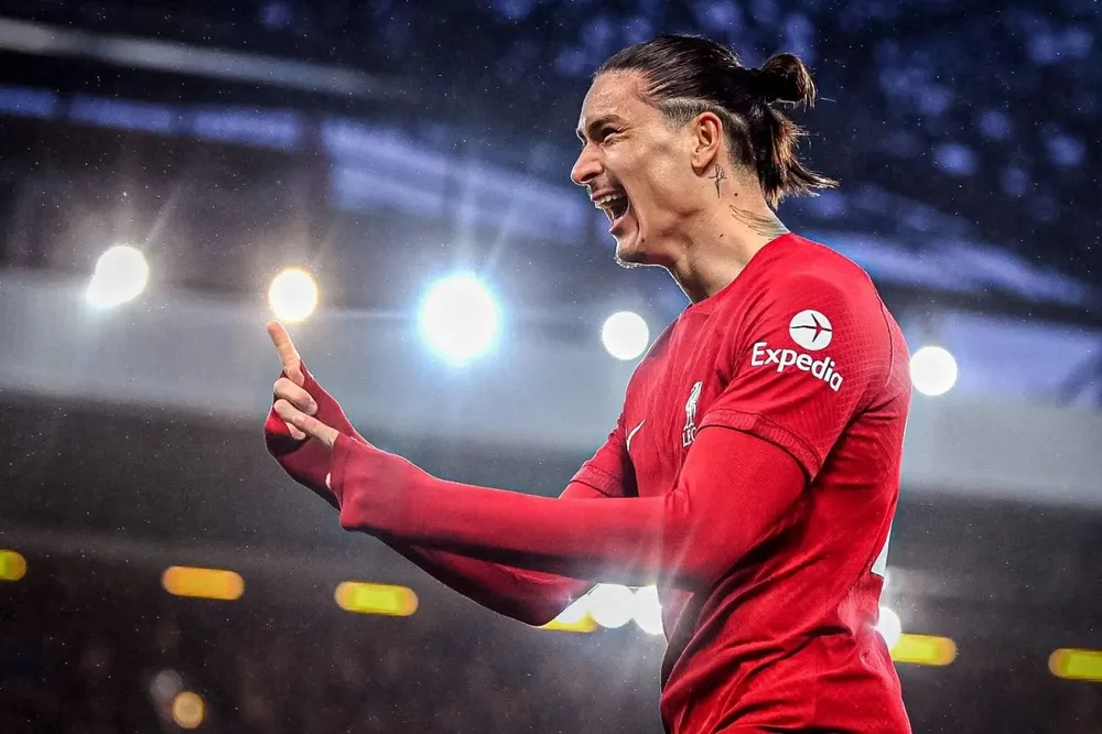 El festejo de Darwin Núñez en uno de sus dos goles para Liverpool en el clásico sobre Manchester United