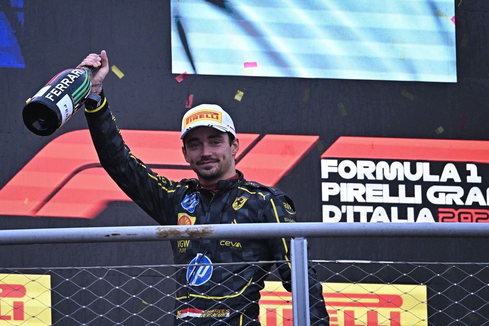 Charles Leclerc festejó con los tifosi italianos en el Gran Premio de Monza en Italia