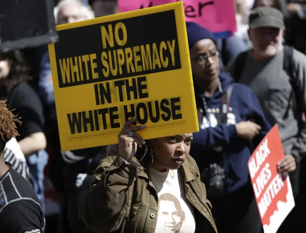 La lucha racial generó una ola de protestas en la Casa Blanca.