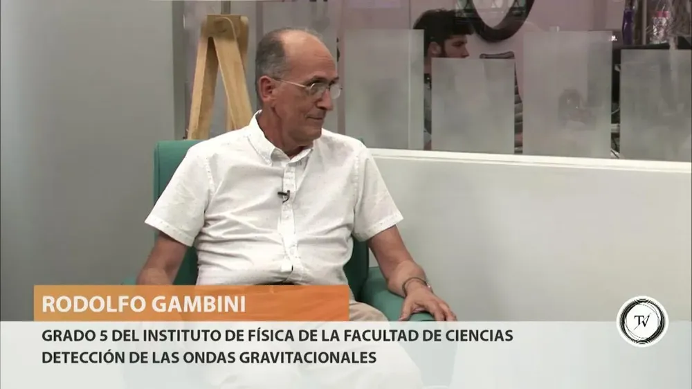 El profesor Rodolfo Gambini, grado 5 del Instituto de Física de la facultad de Ciencias, explicó el impacto de la detección de las ondas gravitacionales, anunciado la semana pasada. Estas fueron predichas por Albert Einstein hace 100 años pero recién en setiembre pudieron ser detectadas por primera vez. Gambini dijo que esto recuerda a cuando Galileo utilizó por primera vez un telescospio: en esa oportunidad se trataba de ver lo que ocurría en torno nuestro, en esta oportunidad se trata de oir porque fenómenos que no son visibles van a ser accesibles por este medio