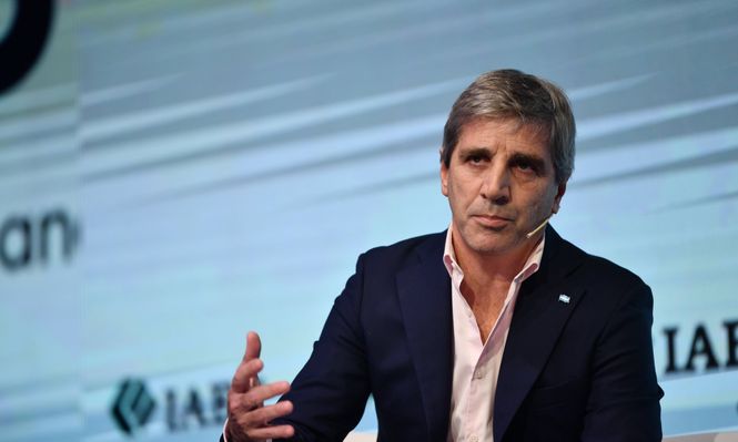 El ministro de Economía Luis Caputo en el IAEF