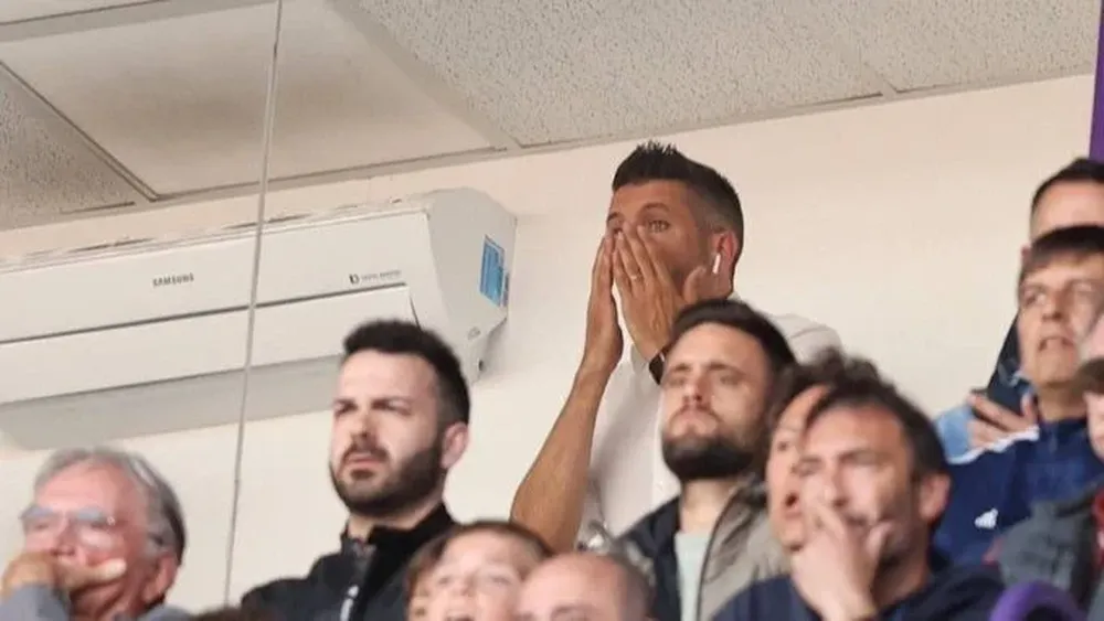 Paulo Pezzolano en la tribuna