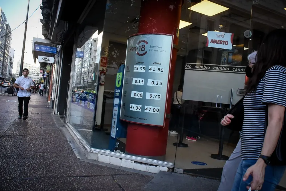 Pizarra en casa de cambio (Foto archivo).