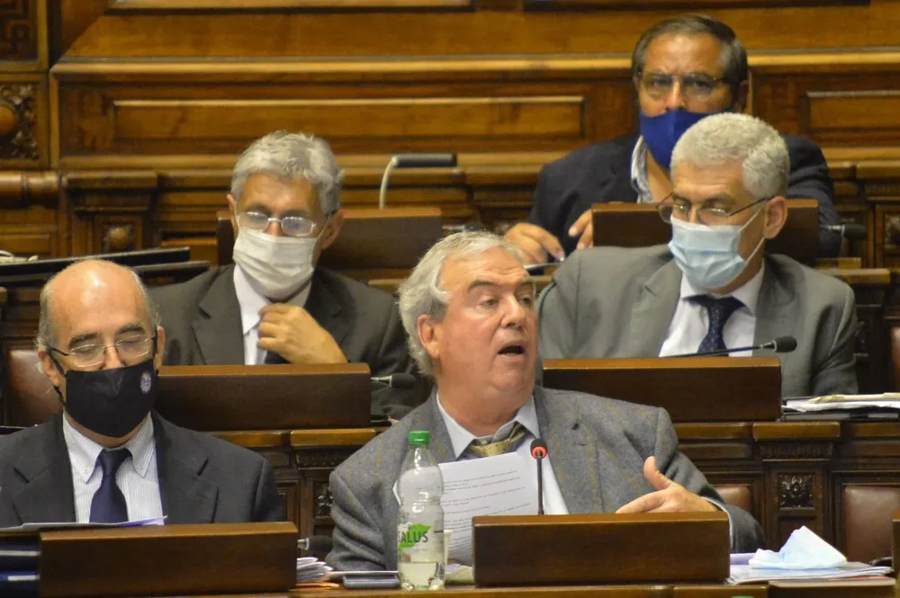 El FA elude tomar acciones inmediatas contra el ministro.