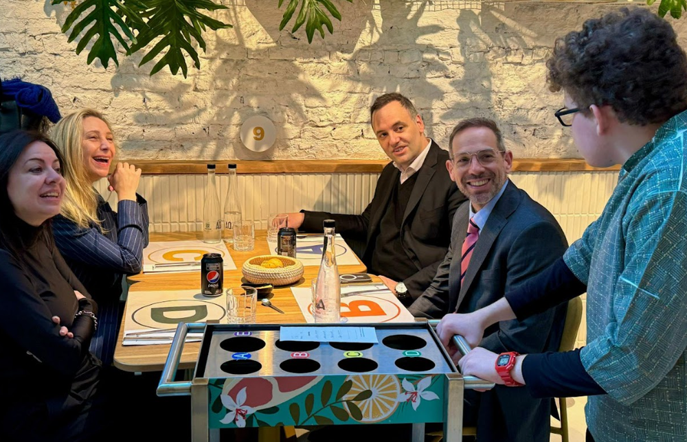 Karina Milei, Pettovello y Adorni en Alamesa: el primer restaurante en Argentina atendido por jóvenes neurodiversos