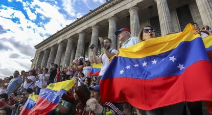 Venezolanos siguiendo las elecciones en Argentina: expectativas de los militantes y solo 2600 habilitados a votar