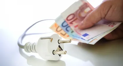 El precio de la luz bajará este sábado..