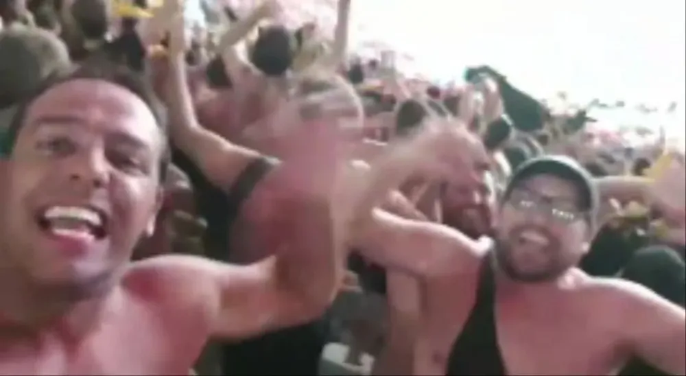 El presidente de Peñarol, Ignacio Ruglio, subió este festejo en Maracaná cuando Viatri hizo el gol de la victoria contra Flamengo en la hora, en honor a su regreso al club