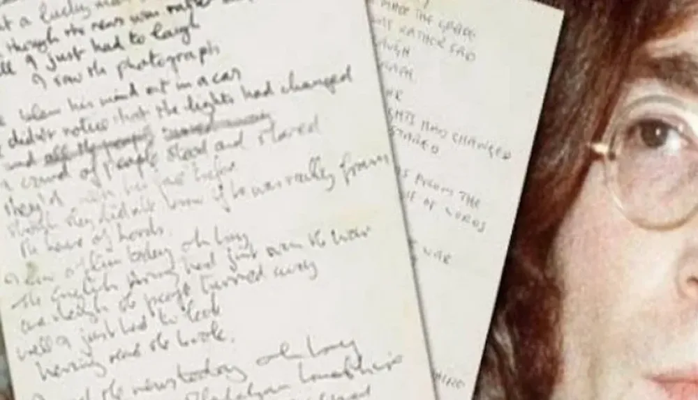 Los escritos y objetos que pertenecen a Lennon, aún siguen siendo un negocio