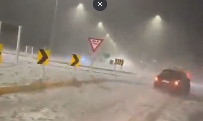 No es nieve, es granizo: las impactantes imágenes de la tormenta que azotó a Uruguay el jueves