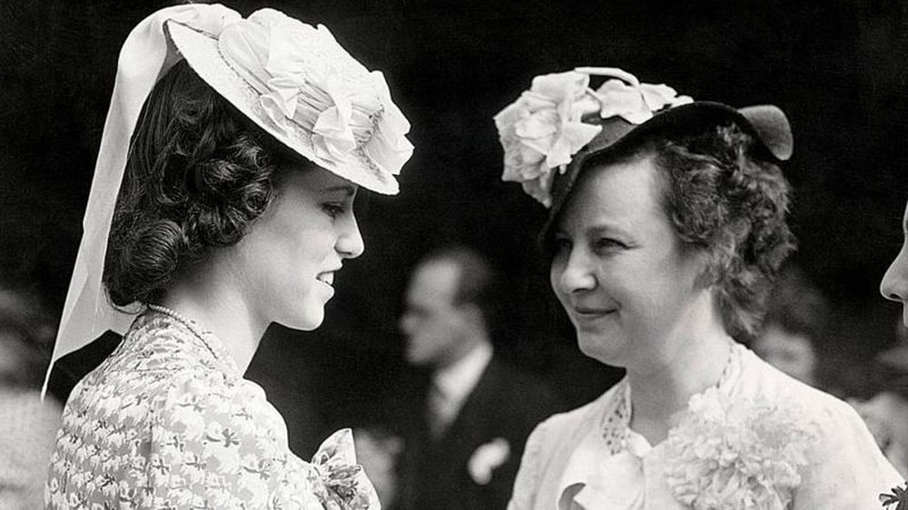 Por un tiempo, Rosemary se comportó como la sociedad y su padre esperaban: aquí aparece como anfitriona en la celebración del Día de la Independencia en la embajada de EE.UU. en Londres.