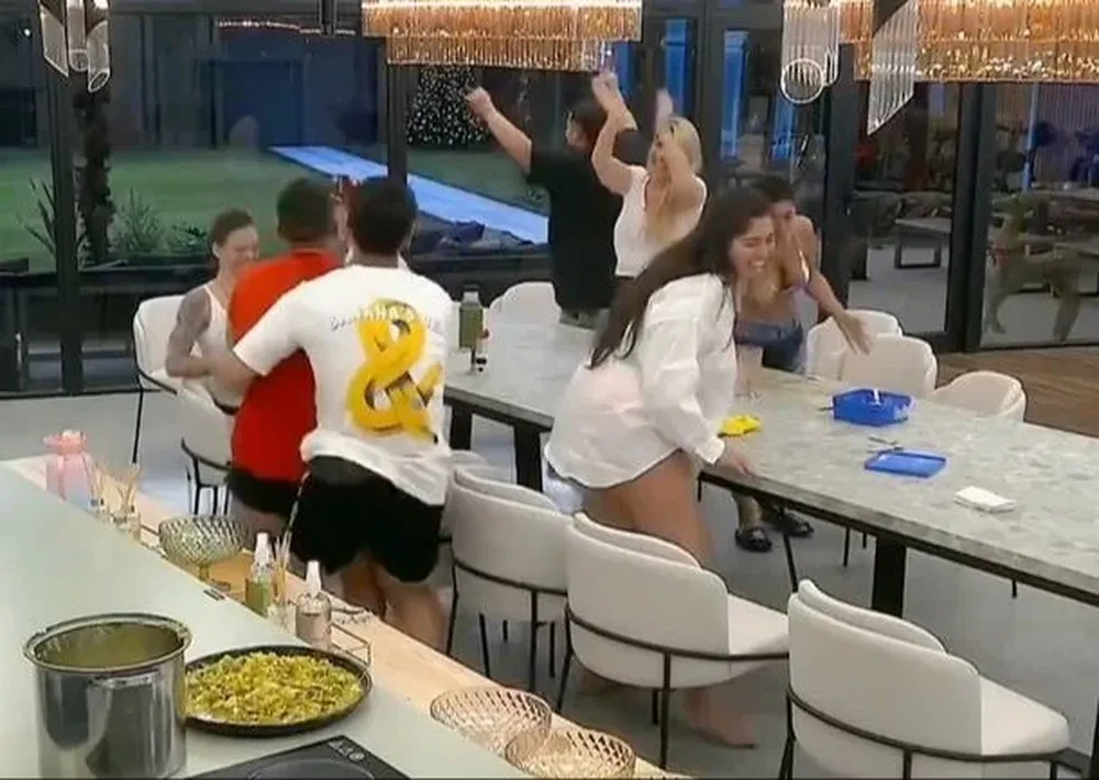 Video: se dio el primer beso entre dos participantes de Gran Hermano 2023