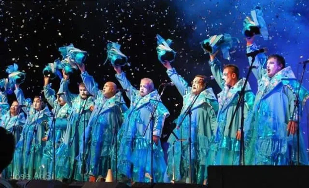 La murga Garufa en una de sus presencias en la liguilla carnavalera, entre las mejores.