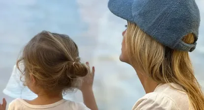 Mery del Cerro junto a su hija viajando a Uruguay