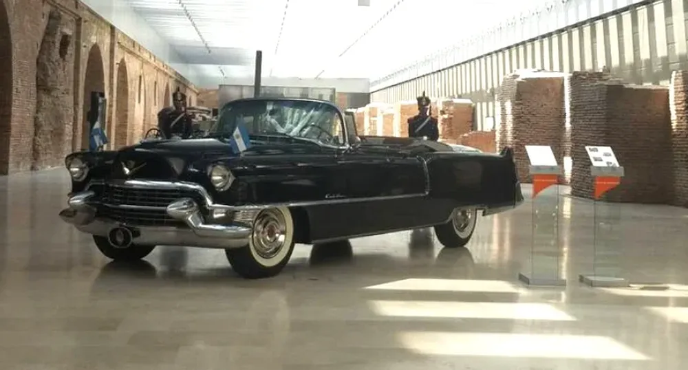 El Cadillac presidencial exhibido en el Museo del Bicentenario