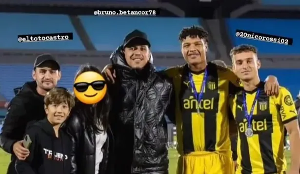 El festejo de Maxi Arias junto a Bruno Betancor y Nicolás Rossi