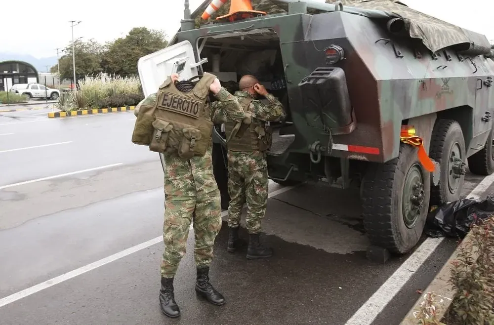 Militares se despliegan para frenar a los manifestantes en Colombia