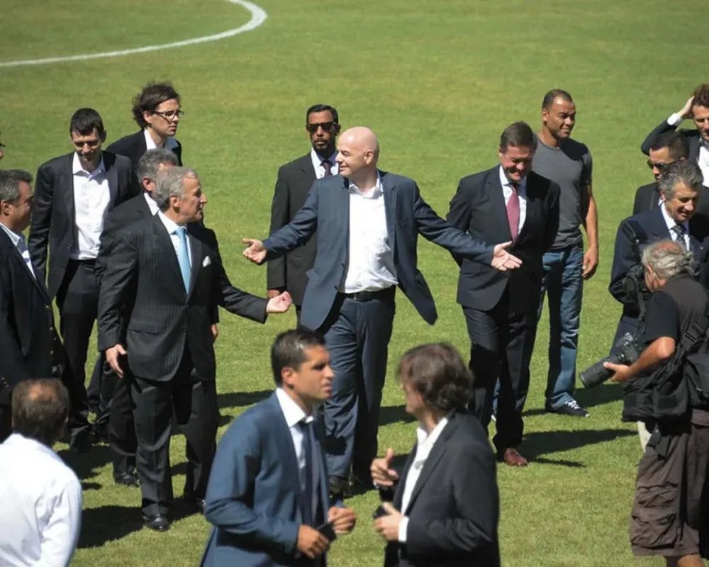 El nuveo presidente de la Fifa, Gianni Infantino, visitó la semana pasada junto a Damiani el estadio de Peñarol