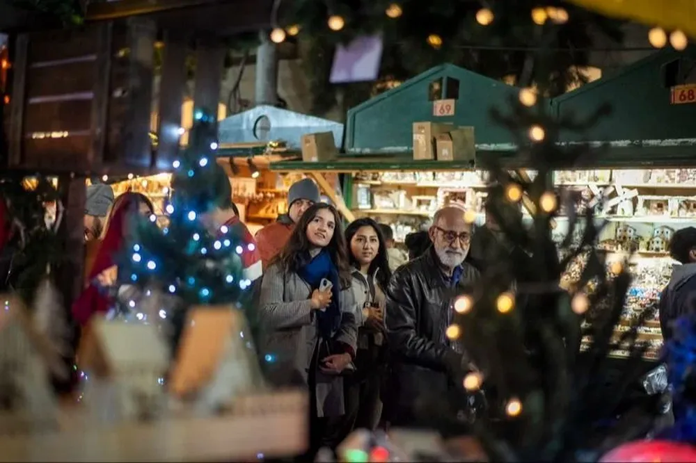 Disfruta de las luces de Navidad en la ciudad de Barcelona.