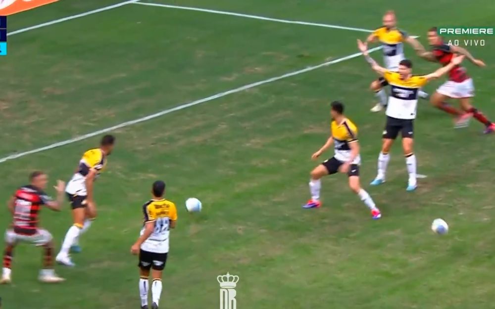 El penal que le pitaron a Flamengo ante Cricíuma