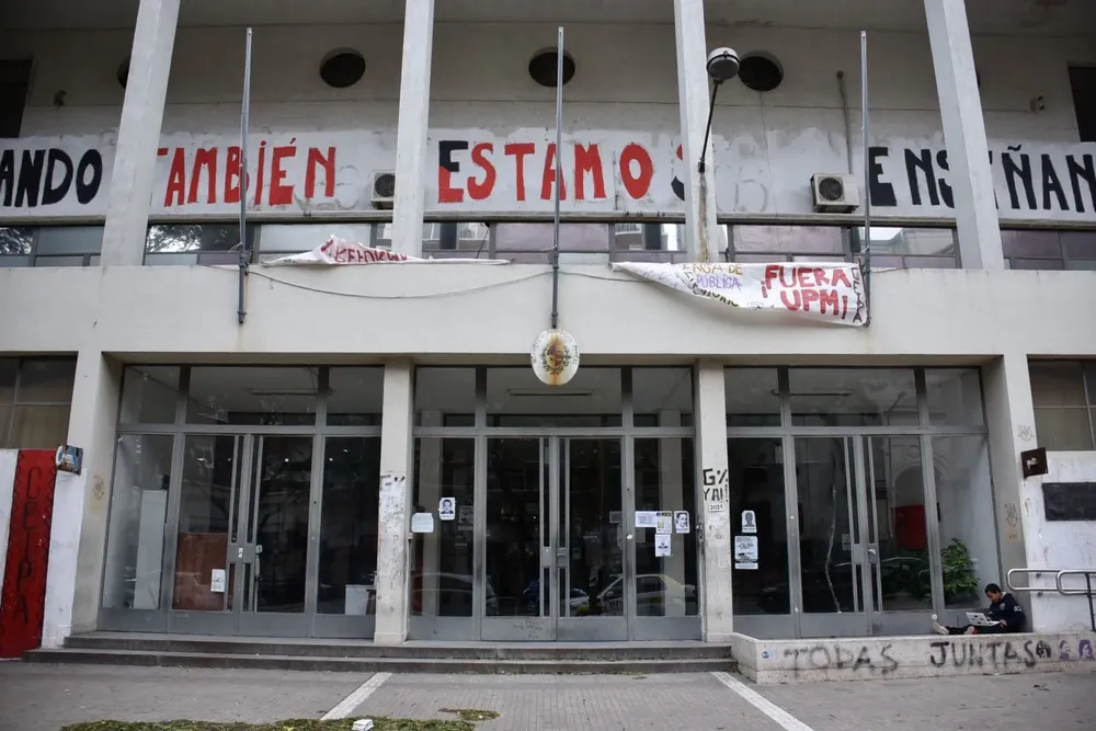 Las autoridades la investigan por supuesto proselitismo.