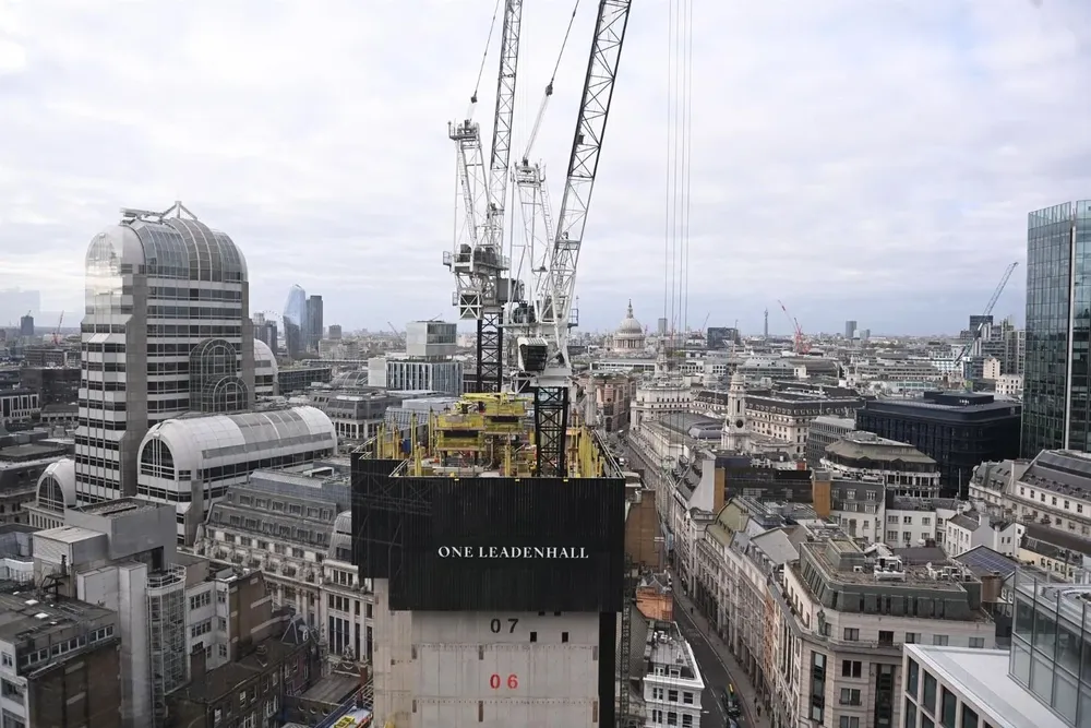 El Banco de Inglaterra considera que el país entró en una larga recesión