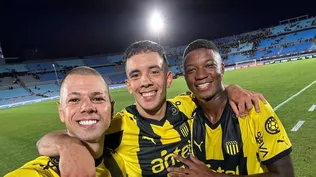 La foto de Leo Fernández y los brasileños Leo Coelho y Matheus Babi