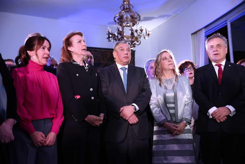 María Noel Crucci, la canciller argentina Diana Mondino, el embajador uruguayo Carlos Enciso Christiansen, Sandra Boragno y el canciller uruguayo Omar Paganini