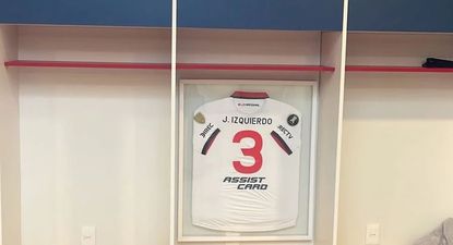 El cuadro con la camiseta de Juan Izquierdo en Los Céspedes