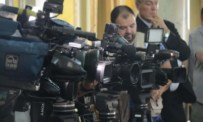 Dos periodistas de Canal 12 dejan sus programas para asumir roles en el gobierno