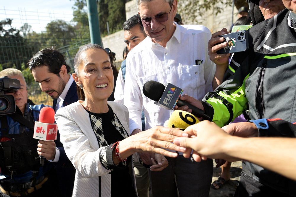 La candidata del oficialismo votó y seguirá la jornada electoral desde su sede de campaña, donde esperará los resultaos del INE. (AFP). La candidata del oficialismo votó y seguirá la jornada electoral desde su sede de campaña, donde esperará los resultaos del INE. (AFP).