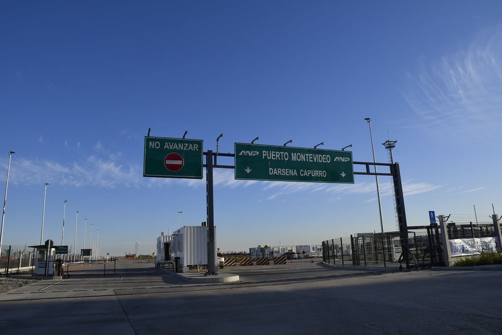 Entrada del puerto de Montevideo. Archivo