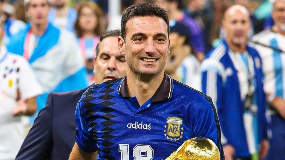 Scaloni le dona al museo de la FIFA las notas tácticas que usó en la final contra Francia