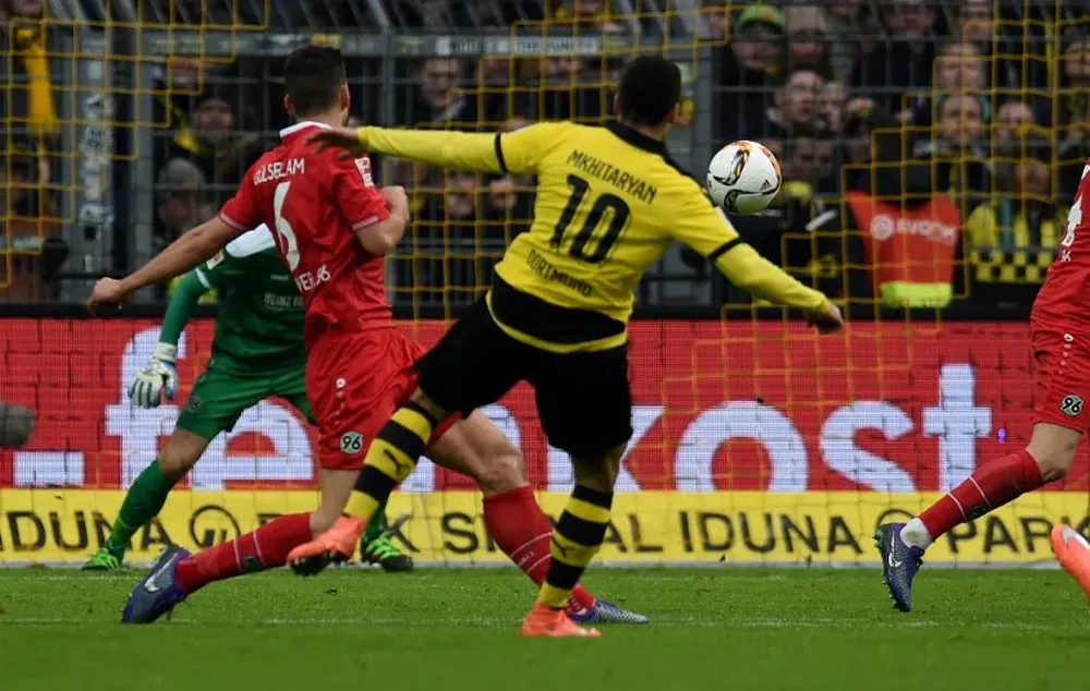 Henrik Mkhitaryan marcó el gol del triunfo de Dortmund ante Hannover 96