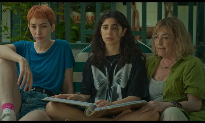 El film cuenta con las actuaciones de Sofía Gala Castiglione y Zoe Hochbaum, y la participación especial de Carmen Maura