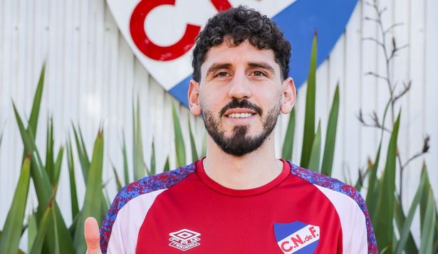 Agustín Rogel con la indumentaria de Nacional en Los Céspedes