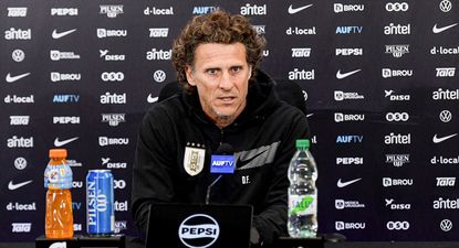 Diego Forlán en conferencia de prensa