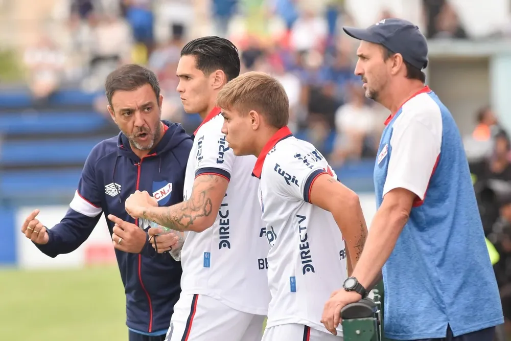 Bentancourt y Recoba son titulares este sábado