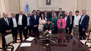 El Gobierno cerró filas y negó la existencia de un pacto entre Javier Milei y Cristina Fernández de Kirchner.