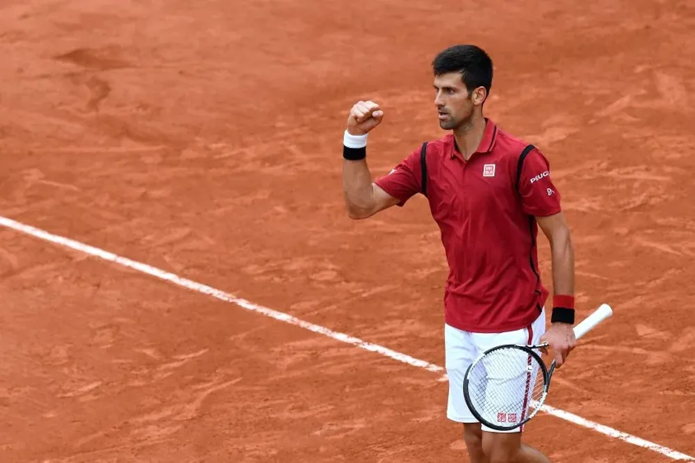 Nole sigue adelante en Roland Garros