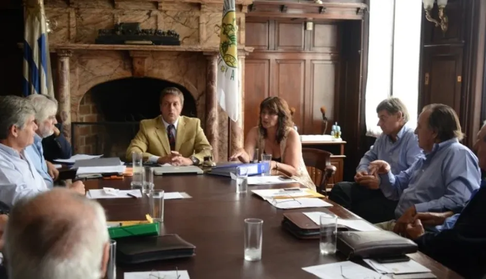 La directiva de ARU conversó con la directora del SNIG, María Nela González